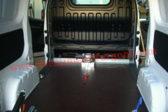 Allestimento furgoni pianali e rivestimenti per furgoni come Fiat Ducato, Peugeot Boxer, Citroën Jumper, Mercedes Sprinter, Volkswagen Crafter, Renault Master, Iveco Daily, Nissan NV400, Opel Movano e Ford Transit.