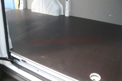 Allestimento furgoni pianali e rivestimenti per furgoni come Fiat Ducato, Peugeot Boxer, Citroën Jumper, Mercedes Sprinter, Volkswagen Crafter, Renault Master, Iveco Daily, Nissan NV400, Opel Movano e Ford Transit.