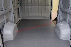 Allestimento furgoni pianali e rivestimenti per furgoni come Fiat Ducato, Peugeot Boxer, Citroën Jumper, Mercedes Sprinter, Volkswagen Crafter, Renault Master, Iveco Daily, Nissan NV400, Opel Movano e Ford Transit.