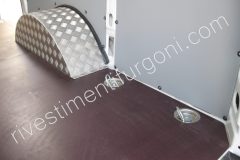Allestimento furgoni pianali e rivestimenti per furgoni come Fiat Ducato, Peugeot Boxer, Citroën Jumper, Mercedes Sprinter, Volkswagen Crafter, Renault Master, Iveco Daily, Nissan NV400, Opel Movano e Ford Transit.