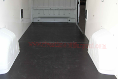 Allestimento furgoni pianali e rivestimenti per furgoni come Fiat Ducato, Peugeot Boxer, Citroën Jumper, Mercedes Sprinter, Volkswagen Crafter, Renault Master, Iveco Daily, Nissan NV400, Opel Movano e Ford Transit.