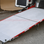 Allestimento furgoni da lavoro realizzato su Renault Trafic con scaffalature in acciaio per furgoni da lavoro professionali