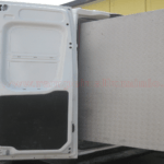 Scaffalature in alluminio realizzato su Nissan NV300 con organizzazione attrezzature da lavoro per veicoli da lavoro professionali