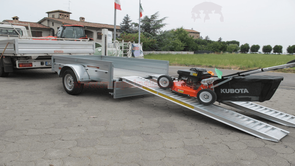 Scaffalature interne per furgoni realizzato su Volkswagen Transporter con vani portautensili per furgoni da lavoro professionali