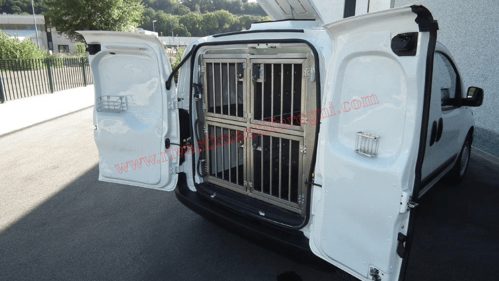 Allestimento per veicoli commerciali realizzato su Opel Movano con cassettiere modulari per officine mobili attrezzate