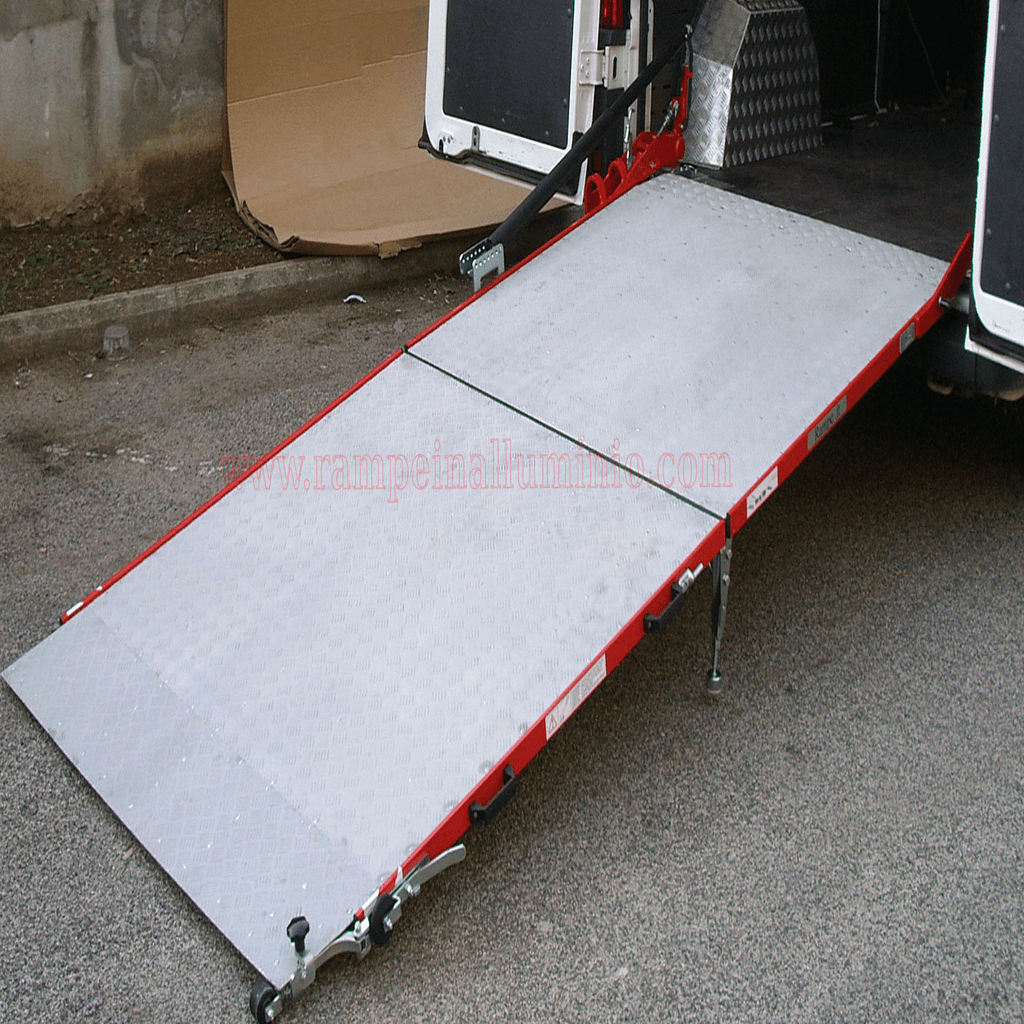 Scaffalature interne per furgoni realizzato su Toyota Proace con moduli per attrezzature per officine mobili attrezzate