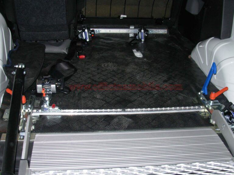 Allestimento officina mobile per furgoni realizzato su Hyundai H350 con sistema modulare professionale per migliorare l'organizzazione del furgone