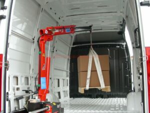 Allestimento per veicoli commerciali realizzato su Mercedes Sprinter con vani portautensili per furgoni da lavoro professionali