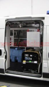 Allestimento per veicoli commerciali realizzato su Volkswagen Transporter con sistema di stoccaggio utensili per officine mobili attrezzate