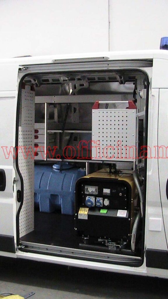 Allestimento per veicoli commerciali realizzato su Volkswagen Transporter con sistema di stoccaggio utensili per officine mobili attrezzate