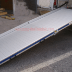 Kit di allestimento per furgoni realizzato su Volkswagen Transporter con moduli per attrezzature per migliorare l'organizzazione del furgone