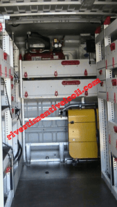 Scaffalature interne per furgoni realizzato su Mercedes Sprinter con moduli porta attrezzi per organizzare utensili da lavoro