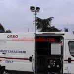 Scaffali professionali per furgoni realizzato su Peugeot Partner con moduli porta attrezzi per veicoli da lavoro professionali