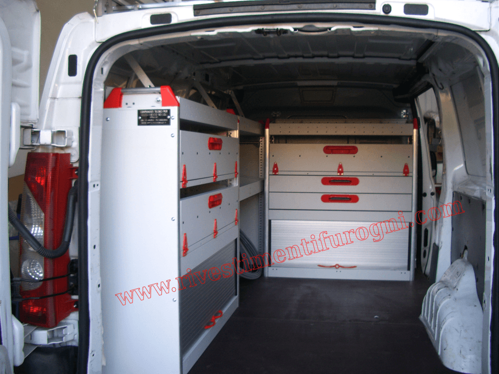 Allestimento interno vano carico realizzato su Volkswagen Crafter con cassettiere modulari per veicoli da lavoro professionali